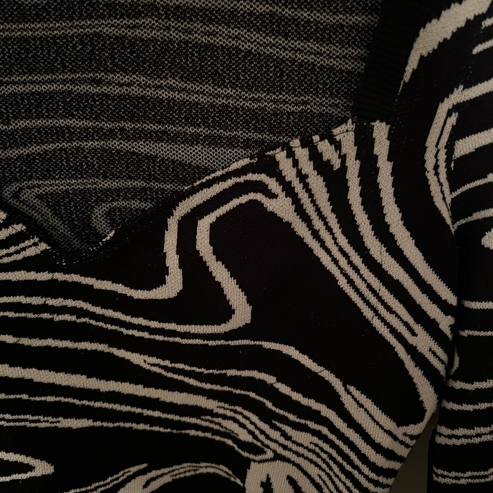 ASTR the Label Sweater Womens Medium Black Cream Sadie Marble Swirl Sweetheart - Picture 7 of 11
